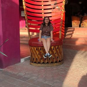 Meet your Posher, Gaby